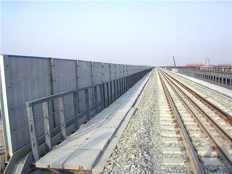 城鐵輕軌火車(chē)道抗噪音面板